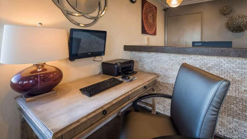 贝斯特韦斯特Plus欧陆套房酒店 埃尔卡洪 外观 照片